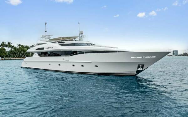 INVICTUS Motor yacht di lusso
