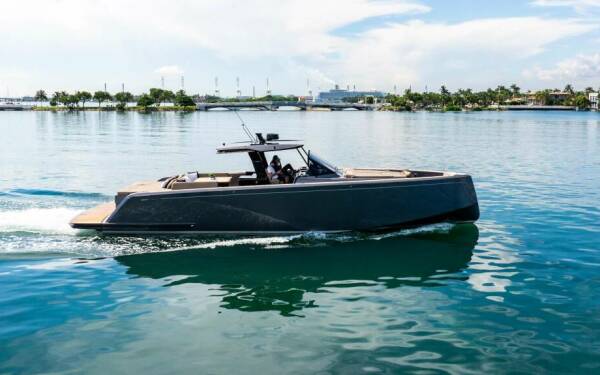 FULL POP Luxusná motorová loď