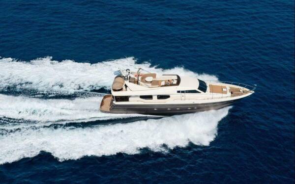 STRESS NEGATIVE  Yate de lujo a motor