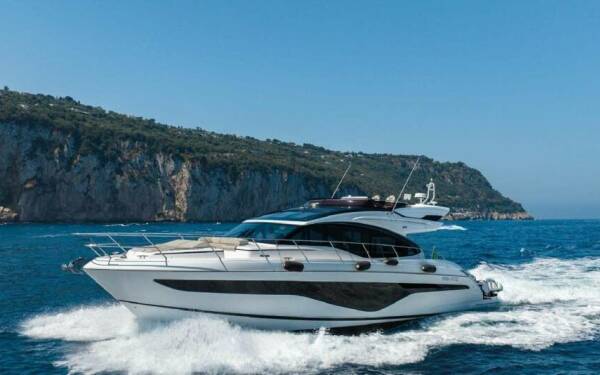 ALL FOR YOU  Yate de lujo a motor