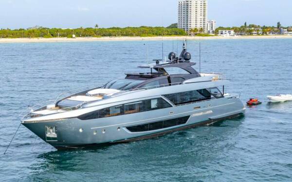 NO SURRENDER Motor yacht di lusso