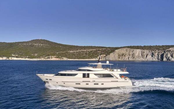 FLOR Luxury motor yacht