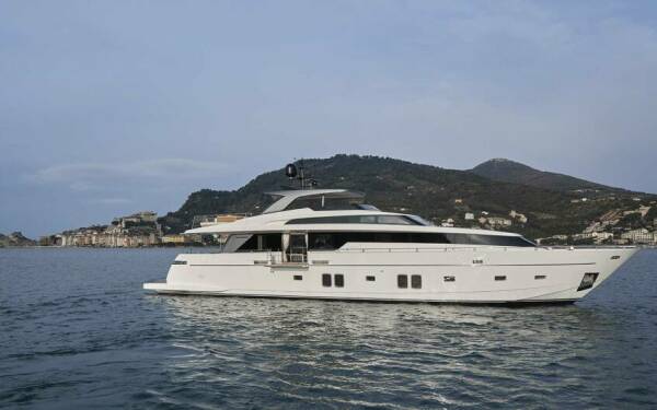 Vittoria Luxury motor yacht