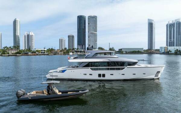 MAVE Luxusná motorová loď