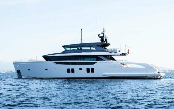 ON TIME  Luxury motor yacht