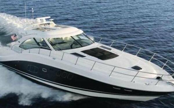 TITLE WAVE Luxus-Motoryacht