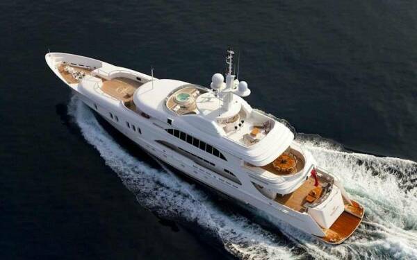 SENSATION Yate de lujo a motor