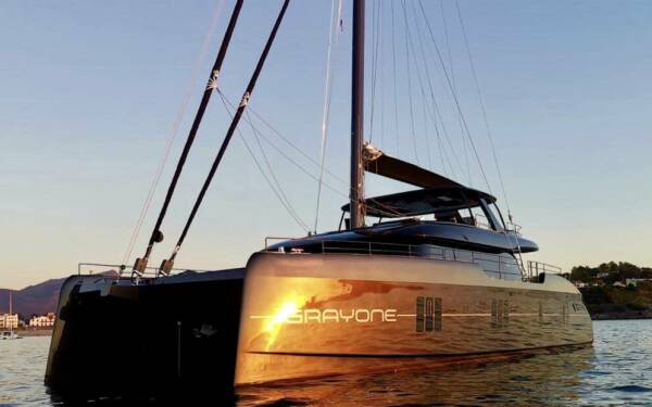 GRAYONE Catamarán de lujo