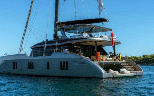 APOLLO 99 Catamarano di lusso