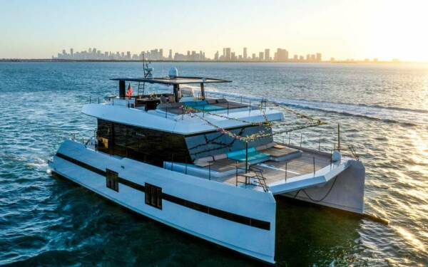 ISLAND MAJESTY Luxury catamaran