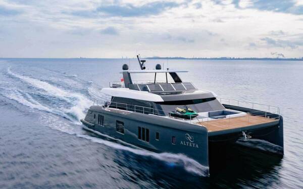 ALTEYA Catamarano di lusso