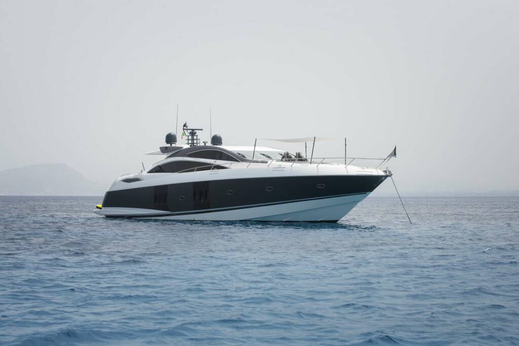 Light Blue Motor yacht di lusso