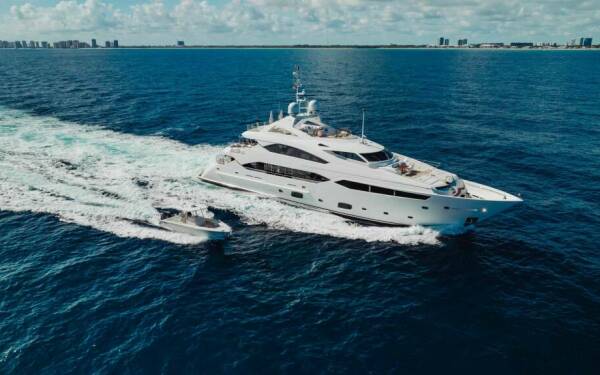 ABOUT TIME Luksusowy jacht motorowy