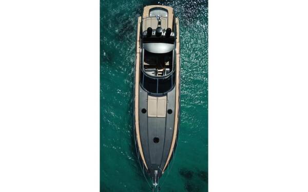 007 Motor yacht di lusso