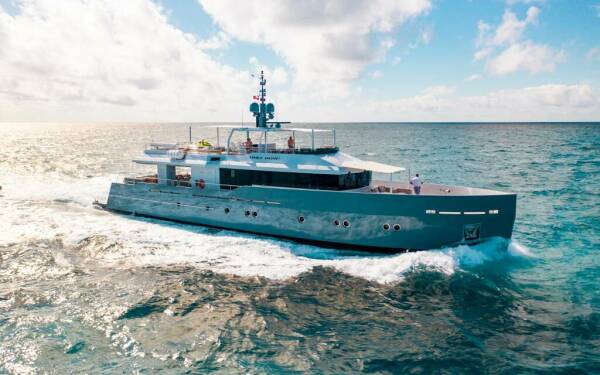 ONLY NOW Motor yacht di lusso