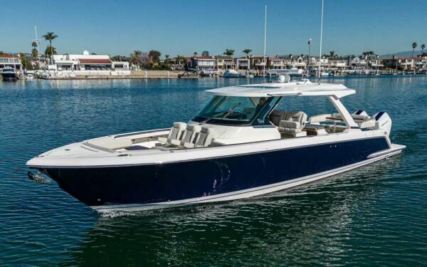 Tiara 43 Luxusná motorová loď