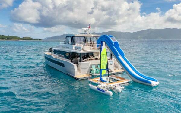 FOREVER YOUNG Luxus-Motoryacht