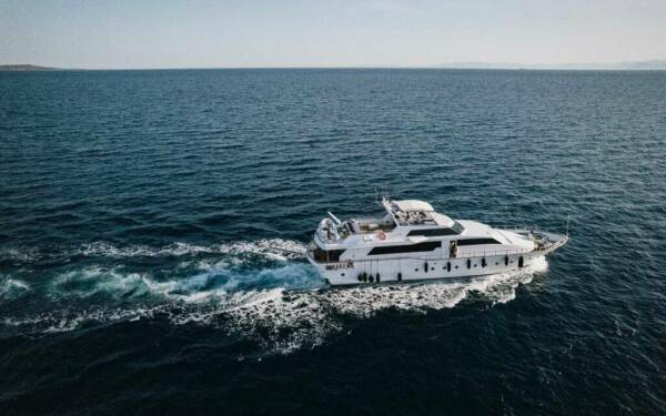 CARIÑO Yate de lujo a motor