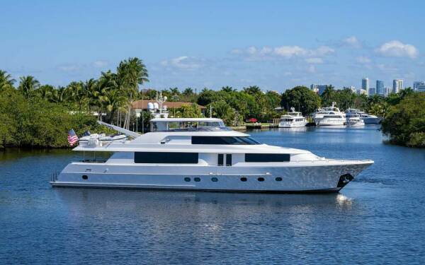 DETERMINATION Luxusná motorová loď