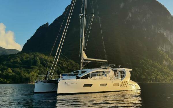 SV Valhalla Luxusný katamarán