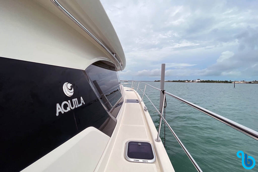 Aquila 44, SOCIAL DISTANCE