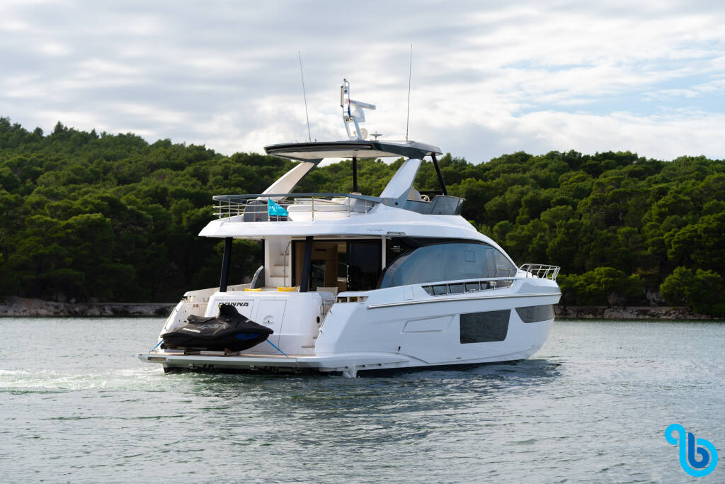 Azimut 68 Fly, 