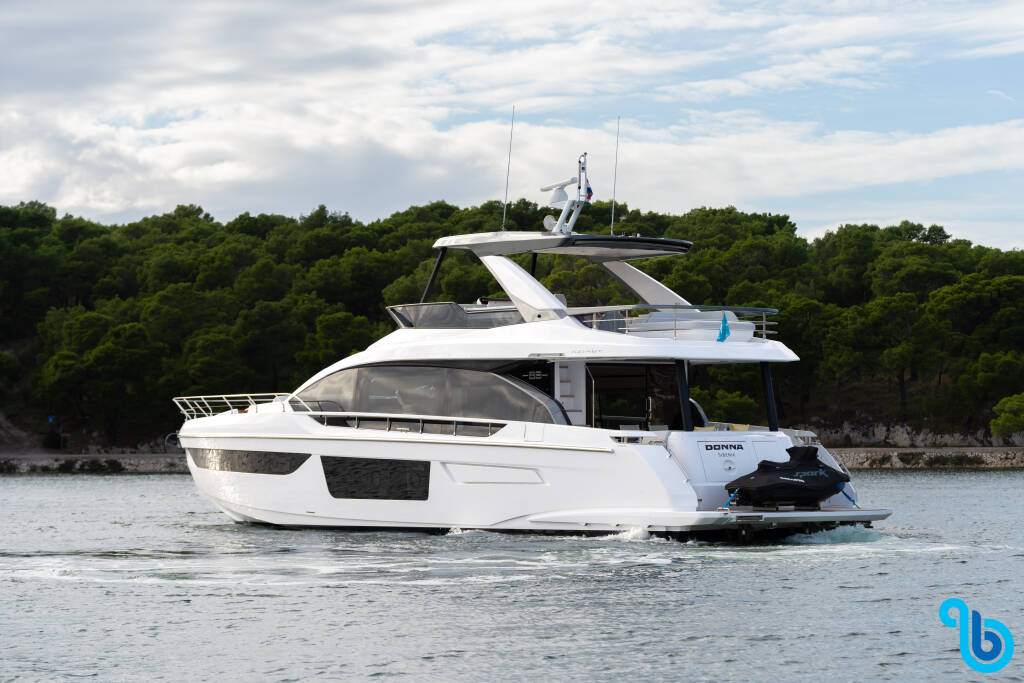 Azimut 68 Fly, 