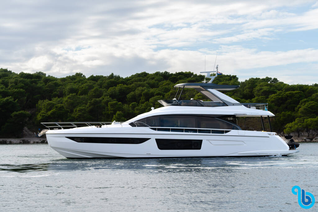 Azimut 68 Fly, 