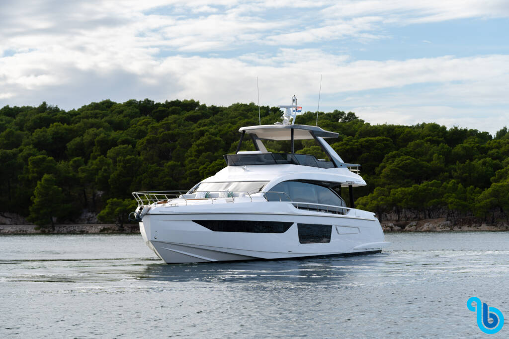 Azimut 68 Fly, 