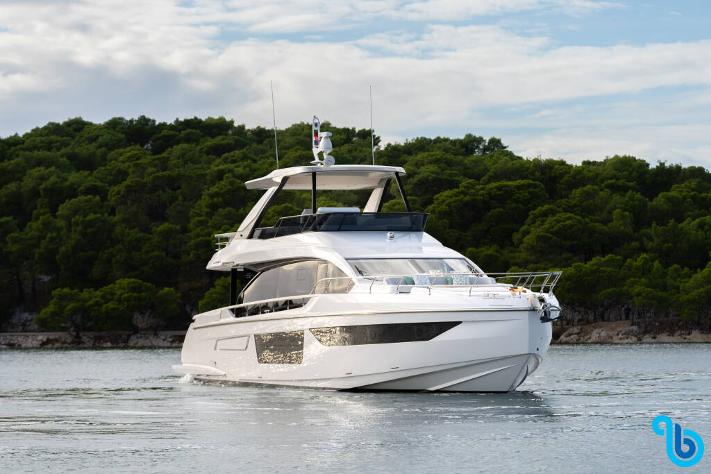 Azimut 68 Fly, 