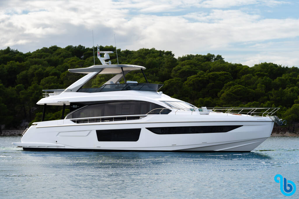 Azimut 68 Fly, 