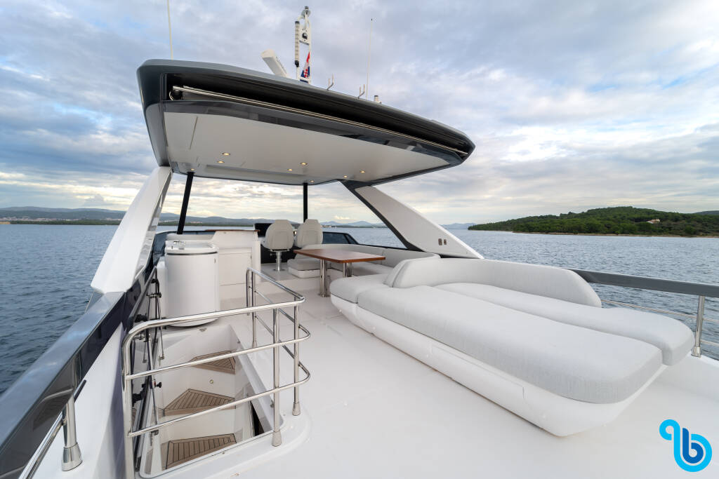 Azimut 68 Fly, 