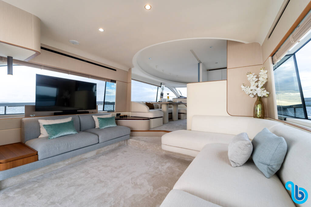 Azimut 68 Fly, 