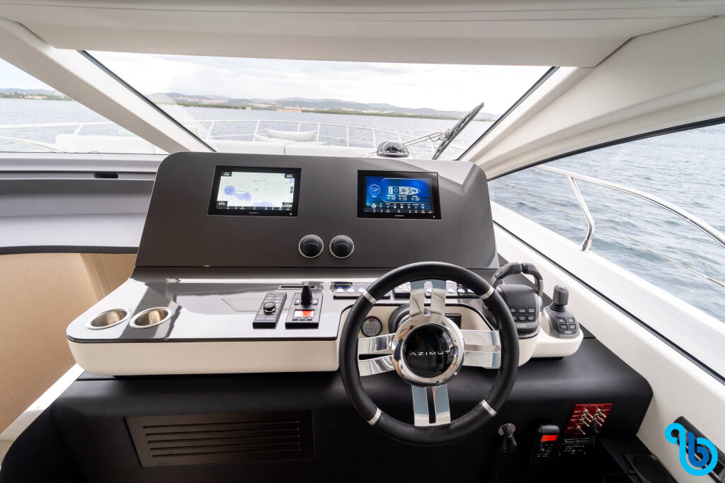 Azimut 68 Fly, 