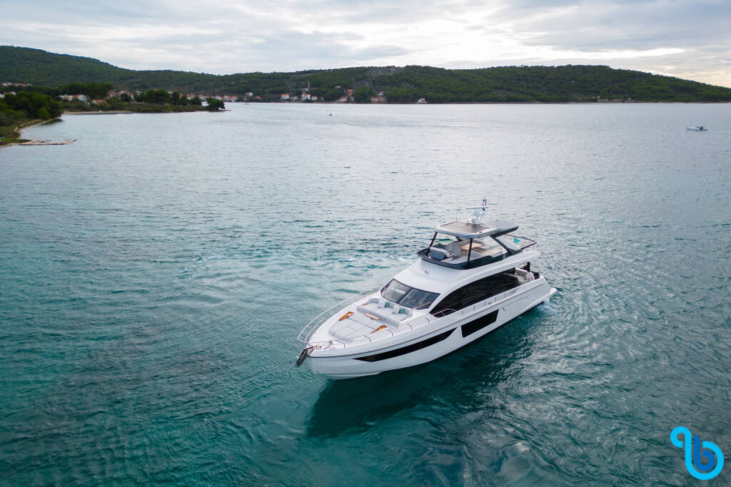 Azimut 68 Fly, 