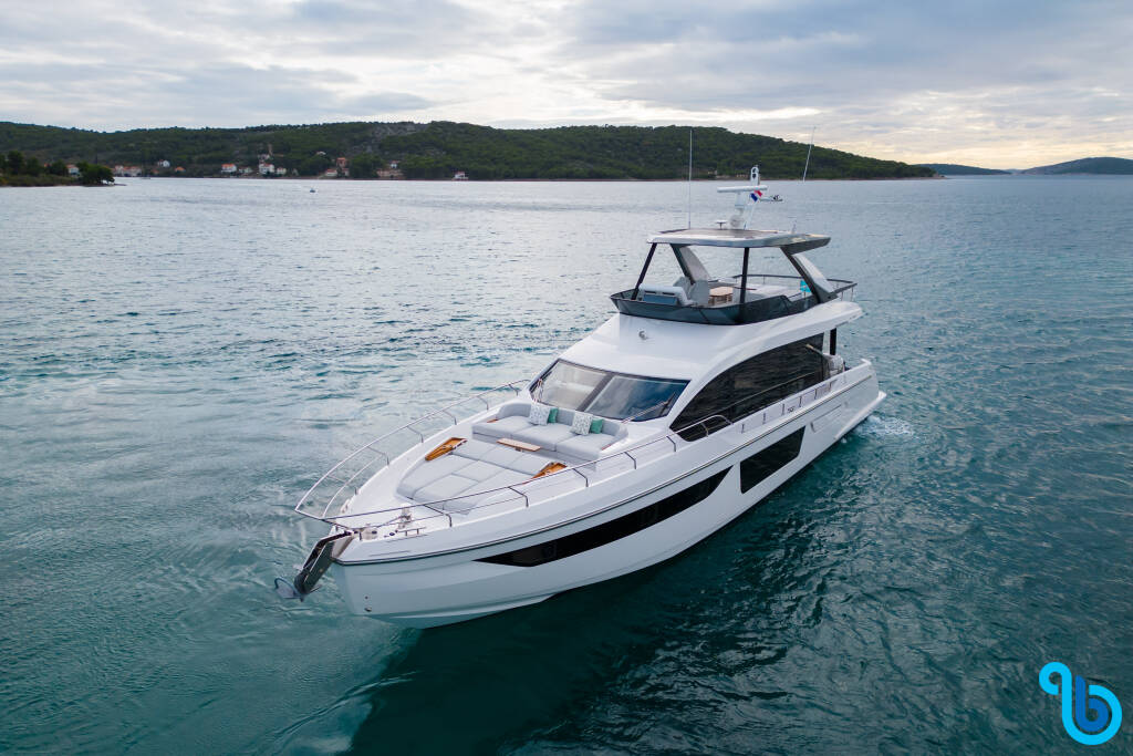 Azimut 68 Fly, 