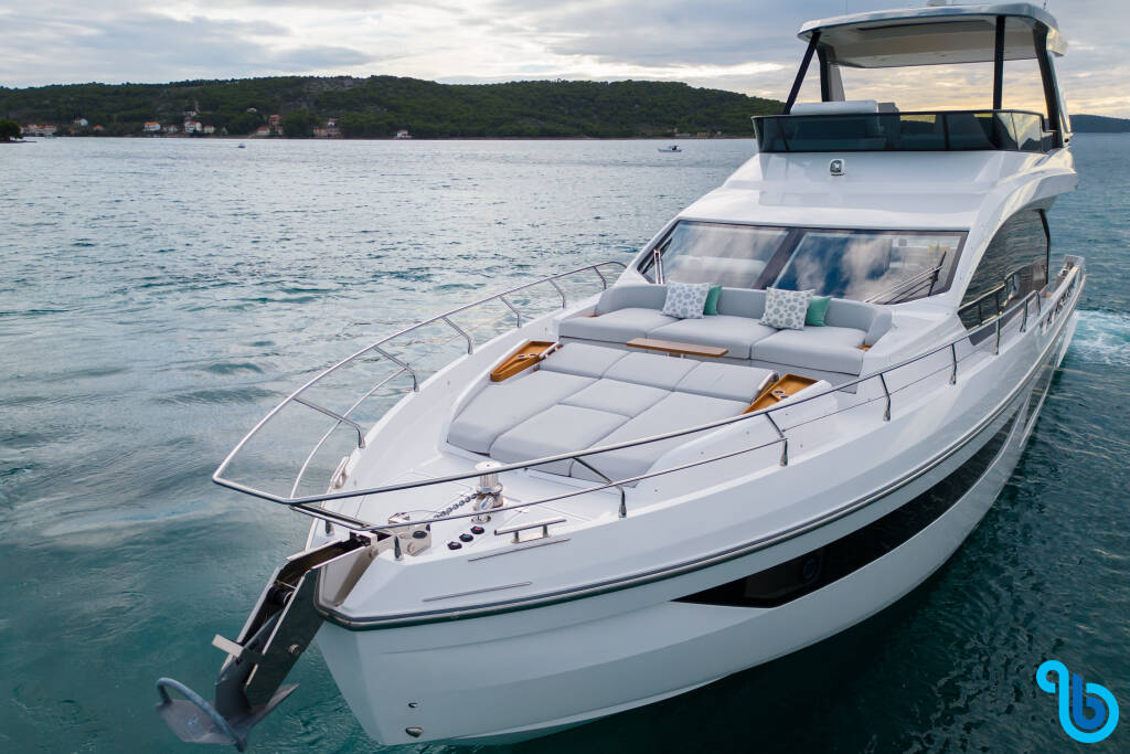 Azimut 68 Fly, 