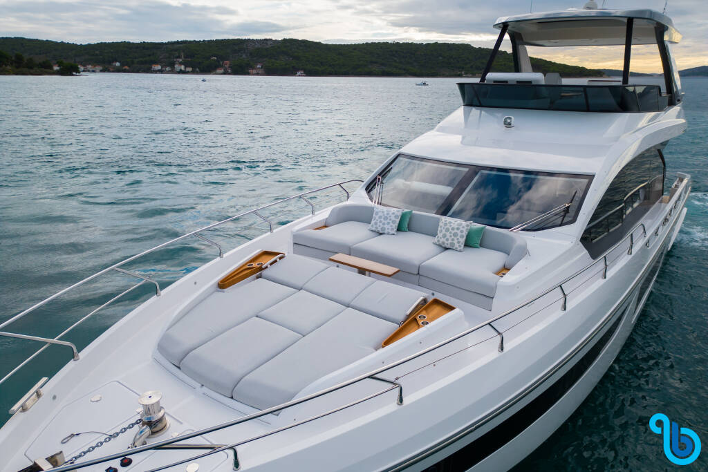 Azimut 68 Fly, 