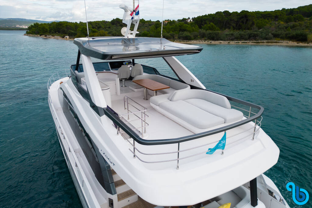 Azimut 68 Fly, 