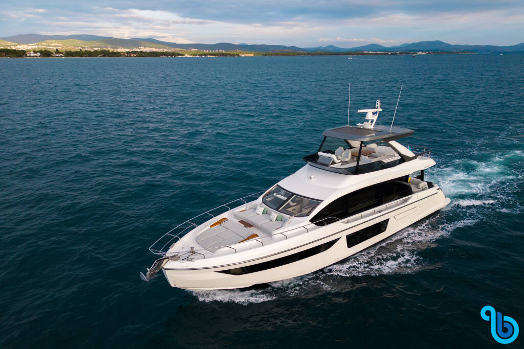 Azimut 68 Fly, 