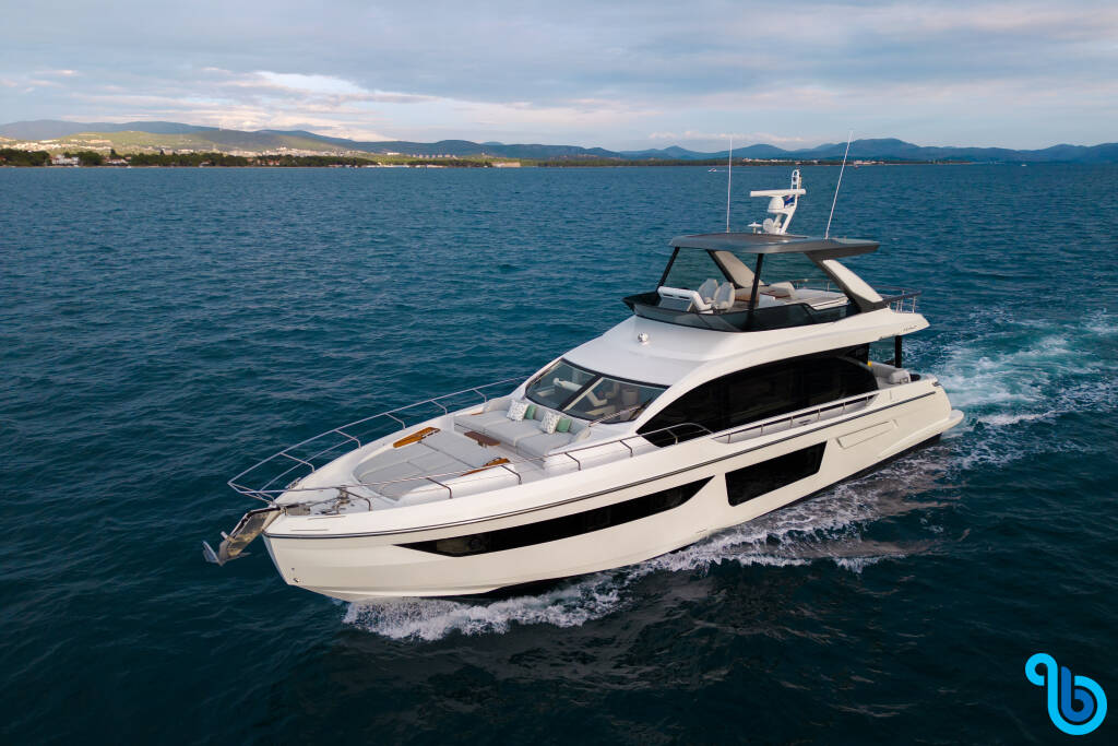 Azimut 68 Fly, 