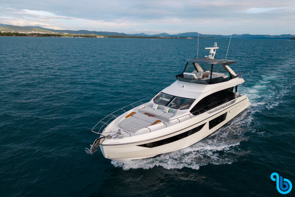 Azimut 68 Fly, 