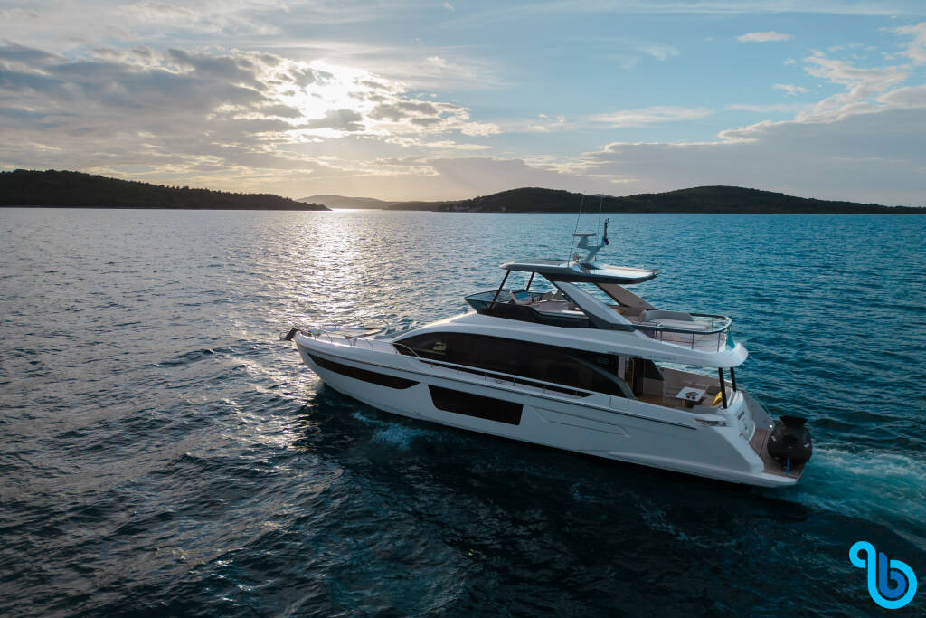 Azimut 68 Fly, 