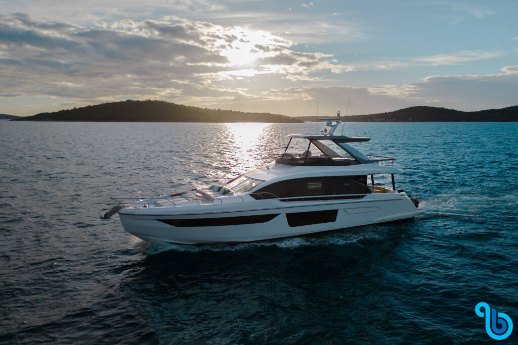 Azimut 68 Fly, 