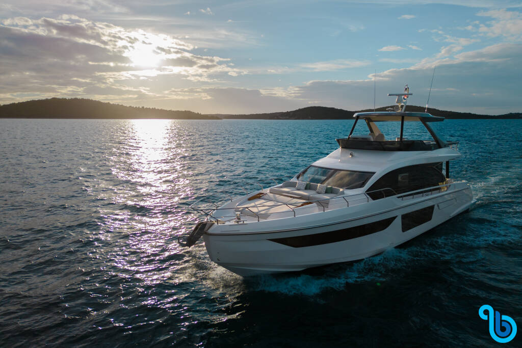 Azimut 68 Fly, 