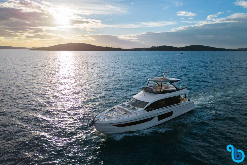 Azimut 68 Fly, 