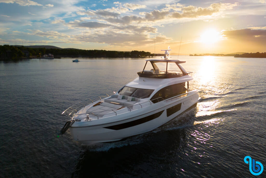 Azimut 68 Fly, 