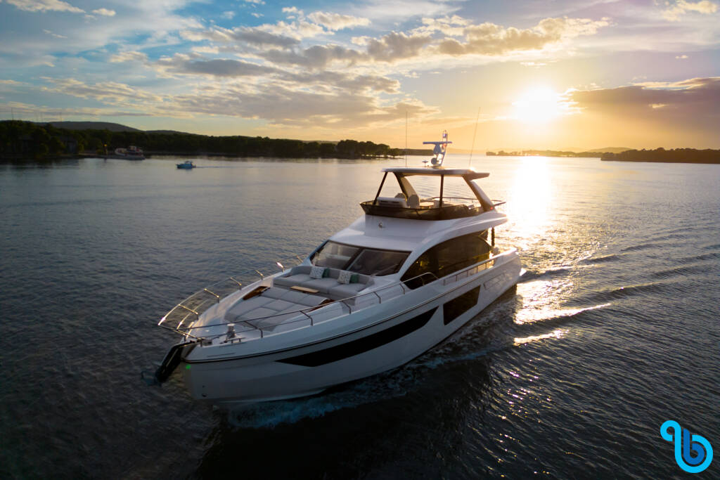 Azimut 68 Fly, 