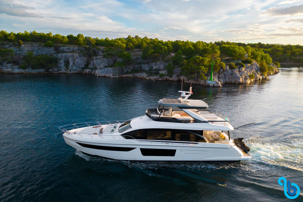 Azimut 68 Fly, 