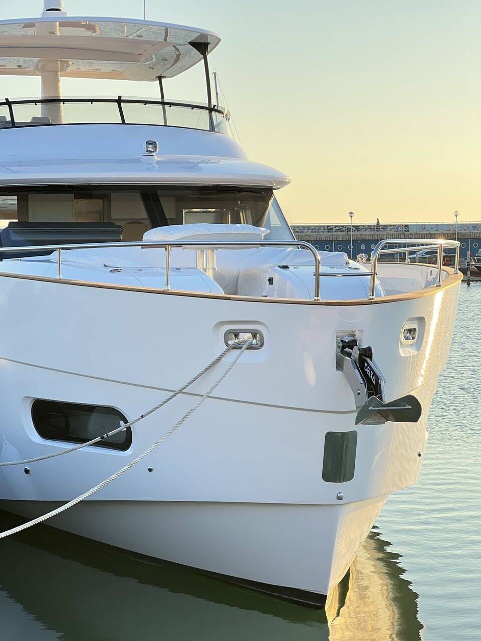 Azimut Magellano 66, Moon light